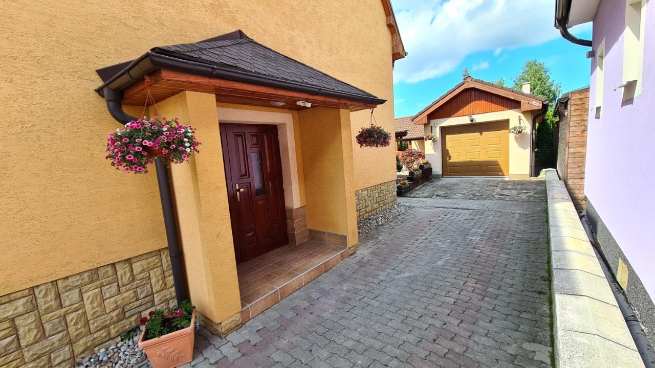 Rodinny Dom "Ako Doma" Veľký Slavkov Esterno foto